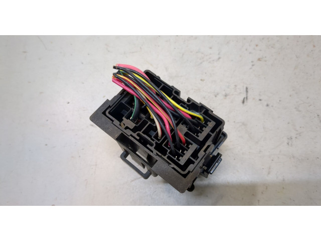 Блок реле  Lincoln Navigator 2002-2006         