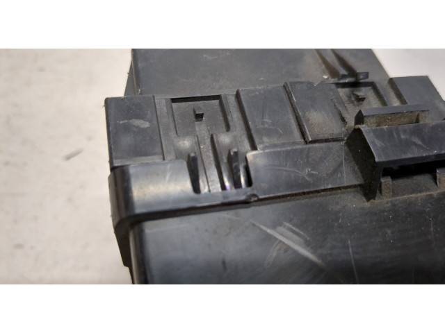 Блок предохранителей  Infiniti QX56 2010-2013         