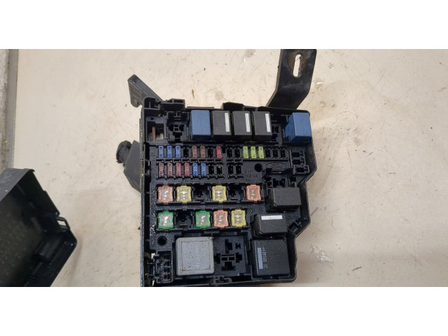 Блок предохранителей  Ford Fiesta 2008-2013      1514684, 8V5114A175CA, 1515045, 8V5114A075CA   