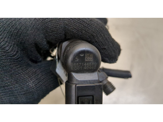 Форсунка топливная  Citroen C5 2004-2008    9657144580     