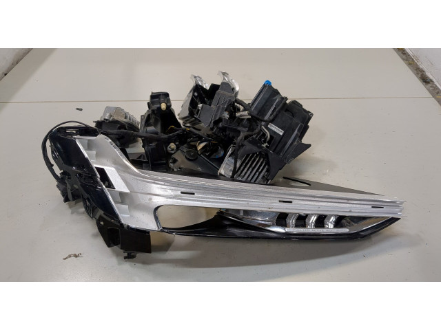 Фара передняя Volvo S90 2016-2020 правая