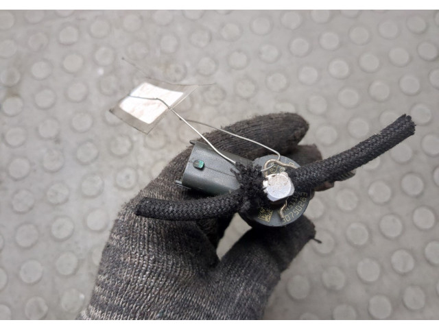 Форсунка топливная Volvo XC70 2000-2007 8603595