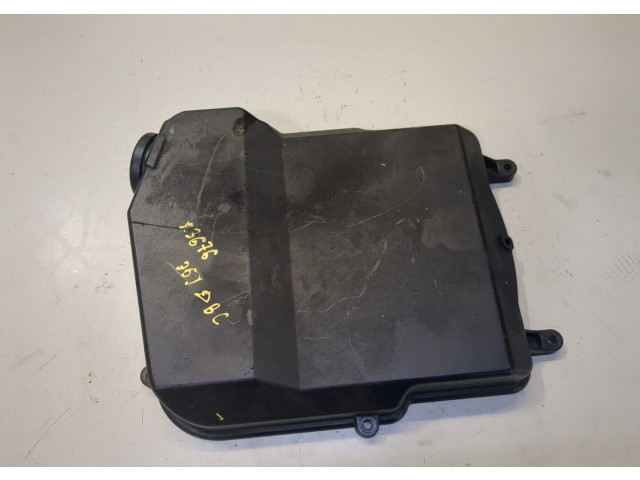 Крышка блока предохранителей  Volvo S40 / V40 1995-2004      mr912101      1.9