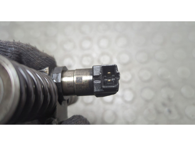 Форсунка топливная  Volkswagen Passat 6 2005-2010    03G130073S     