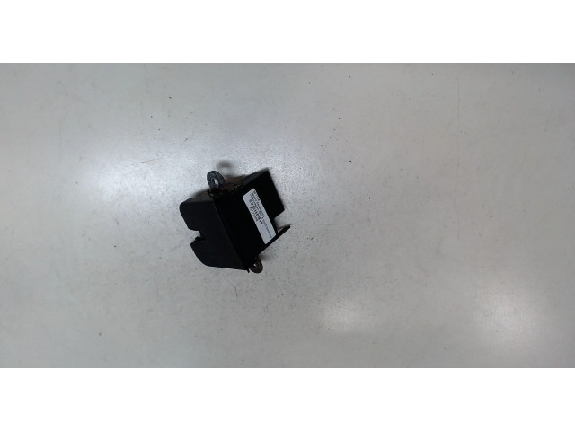 Замок багажника  Volkswagen Golf 5 2003-2009       