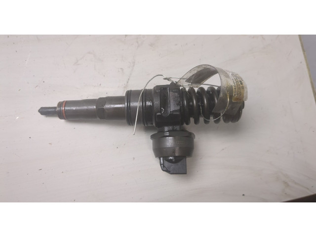 Форсунка топливная Volkswagen Caddy 2004-2010 038130073BR