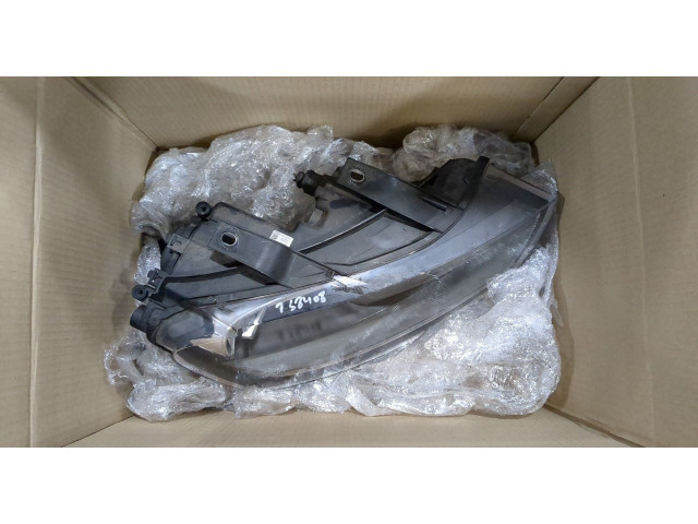 Фара передняя Audi Q3 2011-2014 правая