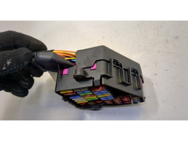 Блок предохранителей  Skoda Octavia Tour 1996-2011      1J1941379   