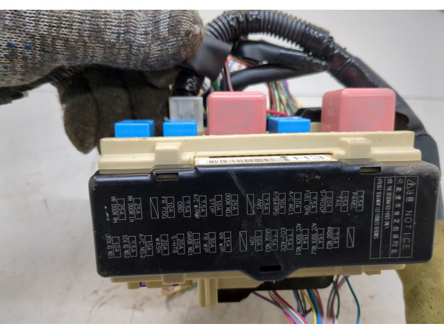 Блок предохранителей  Toyota Highlander 2 2007-2013      827300E590   