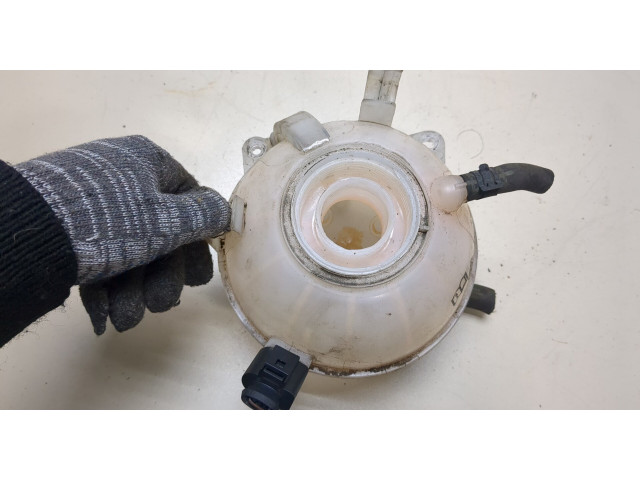 Бачок расширительный  Volkswagen Passat CC 2012-2017    