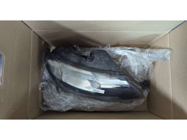 Фара передняя  Skoda Rapid 2012-2020 правая 