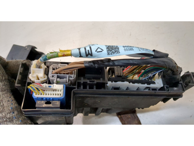 Блок предохранителей Lexus IS 2005-2013 8266253060