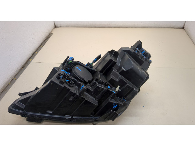 Фара передняя  Peugeot 3008 2016-2020 правая 