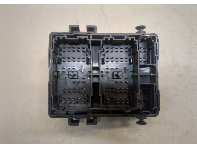 Блок предохранителей Chevrolet Tahoe 2006-2014 25781328