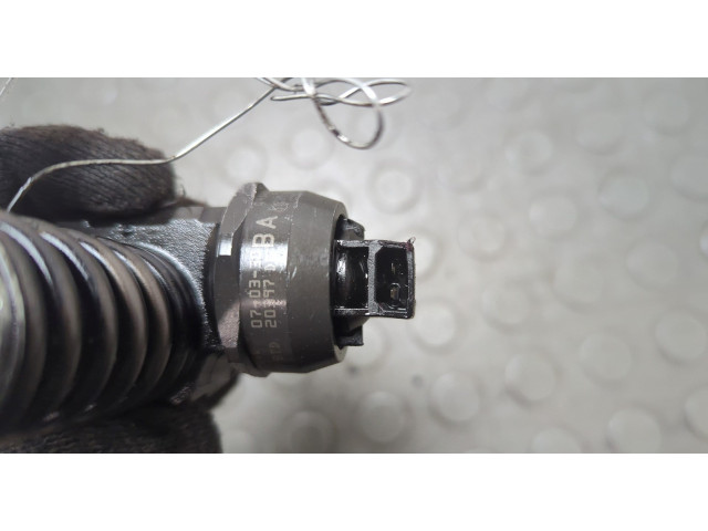 Форсунка топливная  Volkswagen Jetta 5 2004-2010         