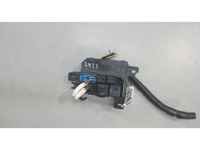 Блок предохранителей Mazda Tribute 2001-2007 3