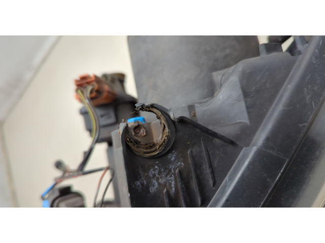 Фара передняя Mazda 3 (BK) 2003-2009 левая