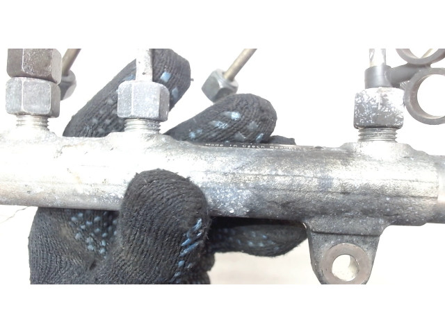 Рампа (рейка) топливная Mitsubishi Carisma