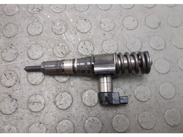 Форсунка топливная  Volkswagen Passat 6 2005-2010    03G130073S     