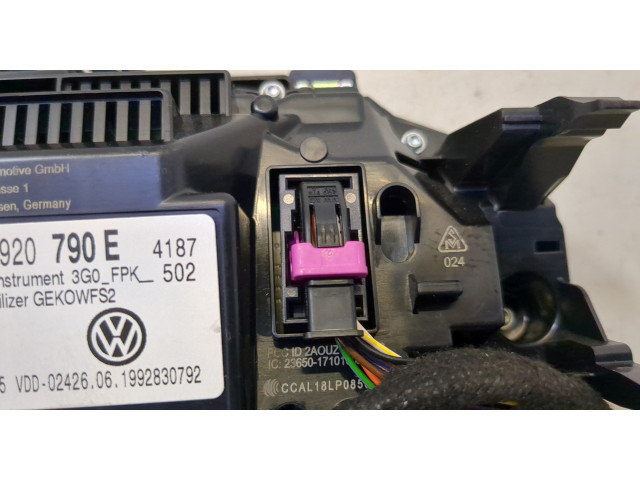 Панель приборов Volkswagen Tiguan 2016-2020 3G0920790E