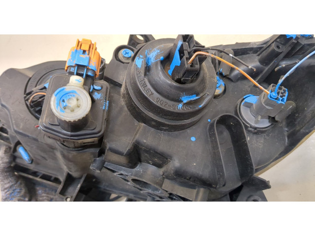 Фара передняя Mazda 3 (BK) 2003-2009 правая