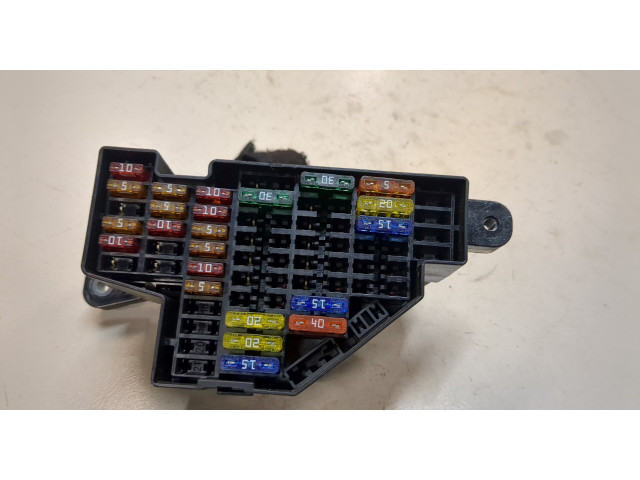 Блок предохранителей Volkswagen Passat 6 2005-2010