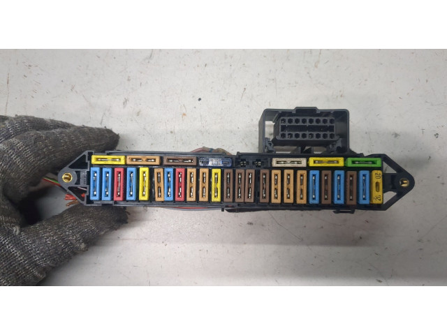 Блок предохранителей  Seat Ibiza 2 1999-2002         