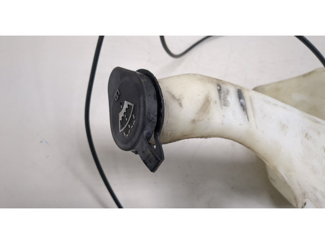 Бачок омывателя Chevrolet Tahoe 2006-2014 25731418