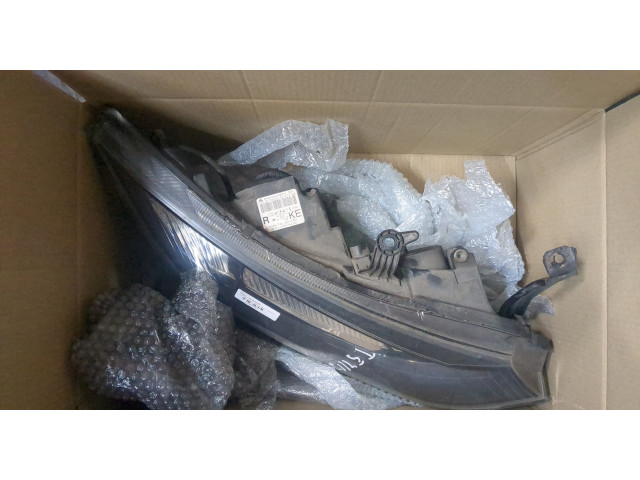 Фара передняя  Honda Civic 2011-2017 правая 