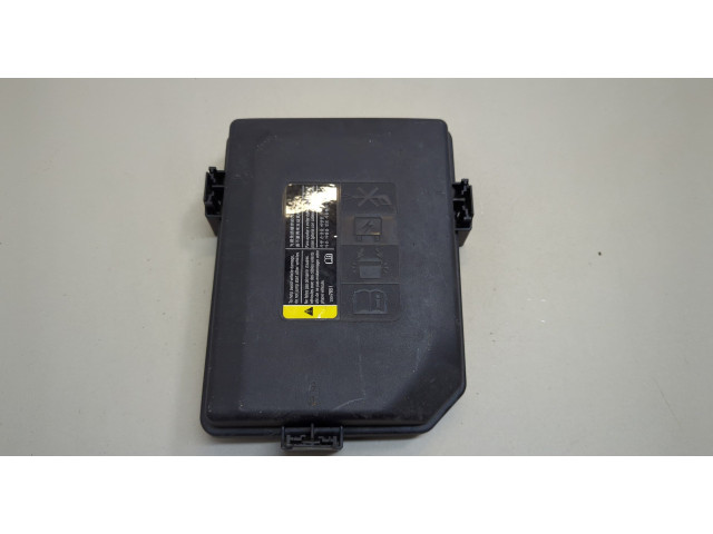 Крышка блока предохранителей  Chevrolet Volt 2015-2019      23327417   