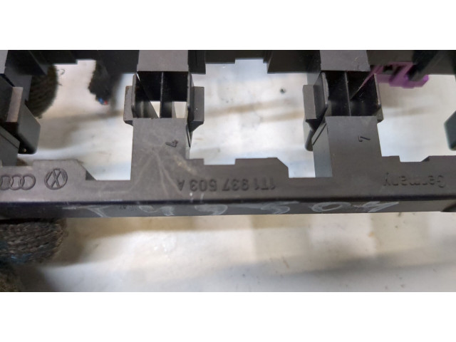 Блок реле Volkswagen Caddy 2004-2010