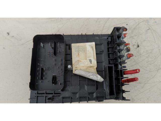 Блок предохранителей Volkswagen Caddy 2010-2015 1K0937820B