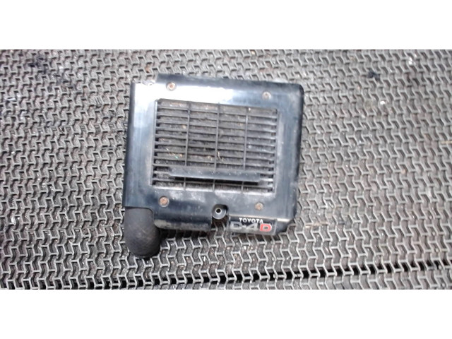 Интеркулер  Toyota Yaris 1999-2006 1.4  33010359    