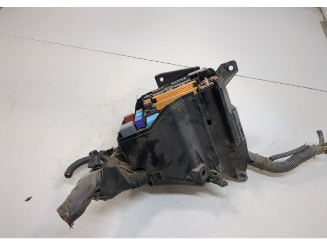 Блок предохранителей  Toyota Highlander 2 2007-2013      8272048120   