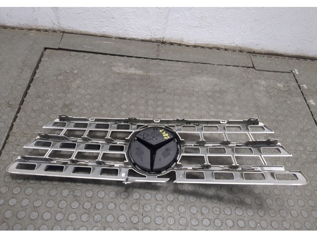 Решетка радиатора  Mercedes ML W164 2005-2011          