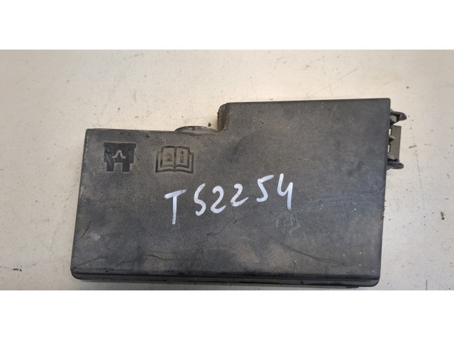 Крышка блока предохранителей  Ford Focus 2 2005-2008         