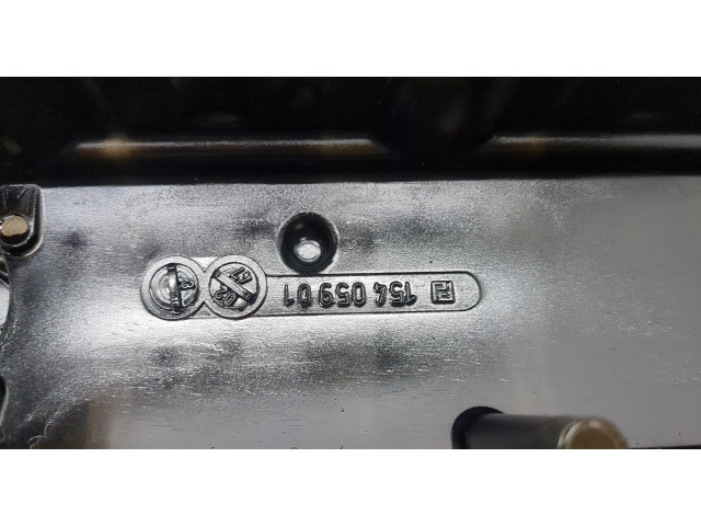 Клапанная крышка двигателя ДВС  Mercedes E W211 2002-2009 3.2     