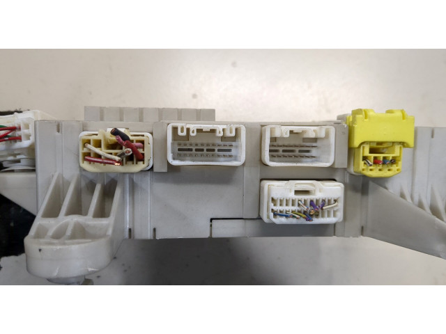 Блок предохранителей  Lexus LS430 UCF30 2000-2006      8273050091     4.3