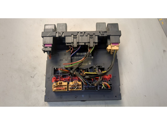 Блок предохранителей  Volkswagen Passat 6 2005-2010      3C8937049N   