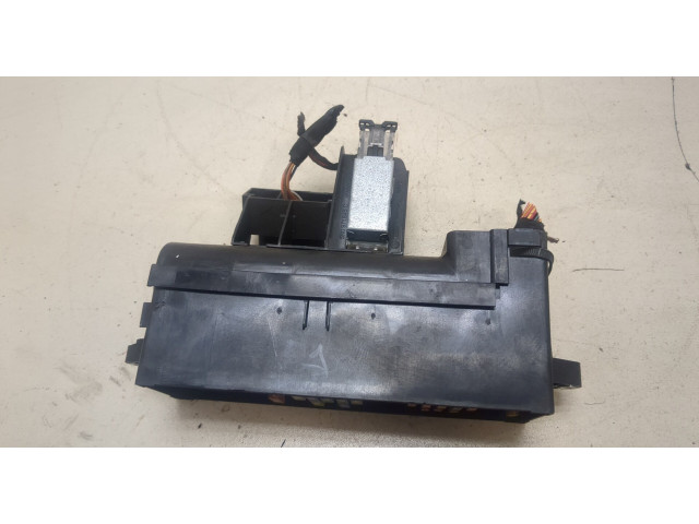 Блок предохранителей  Volkswagen Golf Plus         