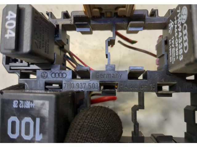 Блок реле Volkswagen Transporter 5 2003-2009 1.9