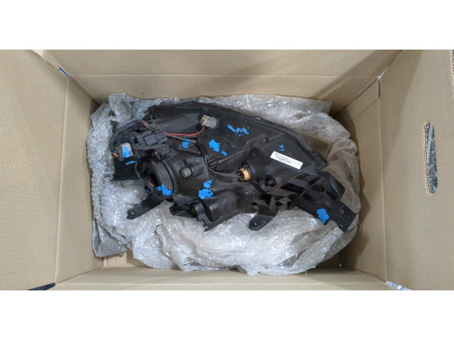 Фара передняя Mitsubishi Outlander 2003-2009 правая