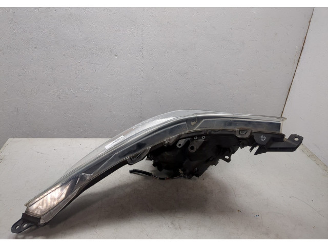 Фара передняя  Toyota Prius 2015-2019 левая 