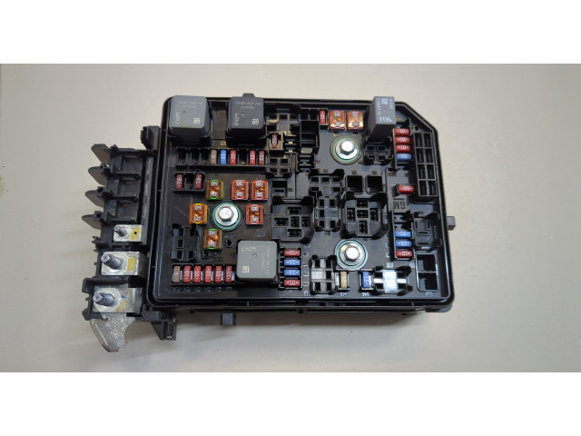 Блок предохранителей  Chevrolet Volt 2015-2019      84016065   
