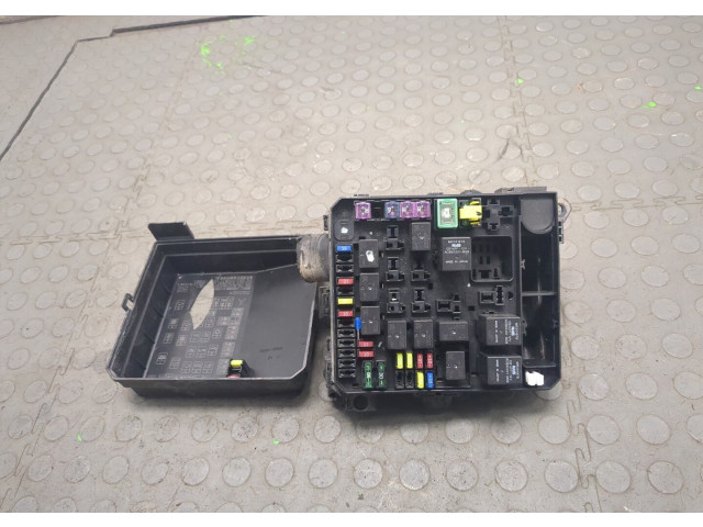 Блок предохранителей  Mitsubishi Outlander XL 2006-2012         