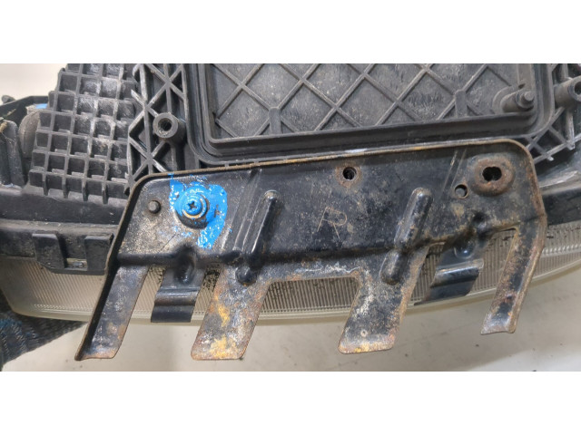 Фара передняя Toyota Prius 2003-2009 правая