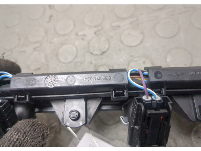 Форсунка топливная Skoda Rapid 2012-2020 03E906031C