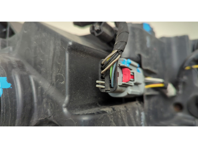 Фара передняя  Chevrolet Trax 2016-2022 правая 