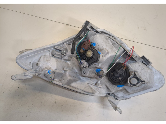 Фара передняя Toyota Corolla Verso 2002-2004 правая