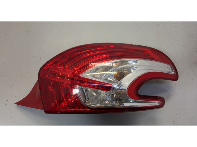 Задний фонарь